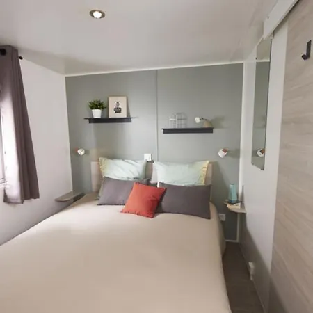 مكان تخييم Mobil-home Pour 4 Avec Terrasse A - Api-1-52-480 Saint-Maurice-dʼIbie