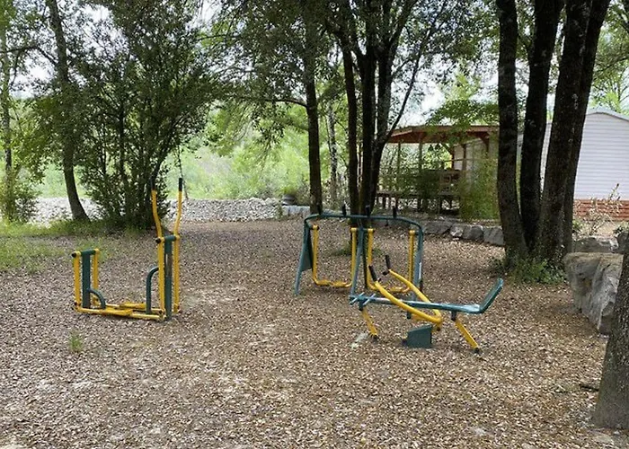Mobil-home Pour 4 Avec Terrasse à - Api-1-52-480 Parque de Campismo Saint-Maurice-dʼIbie